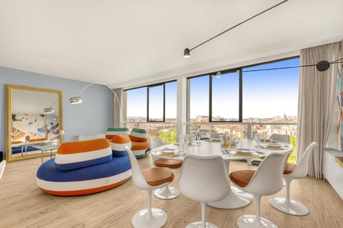 Living room, Dining area