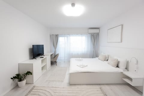 Bed, TV and multimedia, Balcony/Terrace, Bedroom, City view, Family, furniture, safe, stove, toaster, towels, washing machine, kitchen, elevator, air conditioner, air conditioner