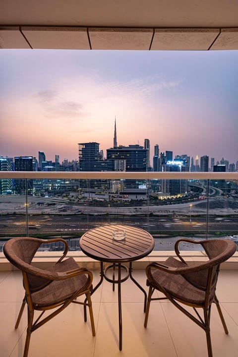 Day, View (from property/room), Balcony/Terrace, Seating area, City view, Sunrise, Sunset