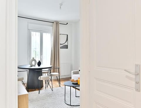 Living room, Seating area, Dining area