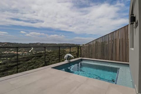 Villa Pacifico - 4BR Hilltop Lux Pool & View Villa in Plettenberg Bay