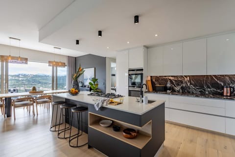 Villa Pacifico - 4BR Hilltop Lux Pool & View Villa in Plettenberg Bay