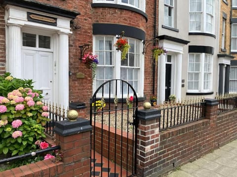 Property building, Neighbourhood, Garden