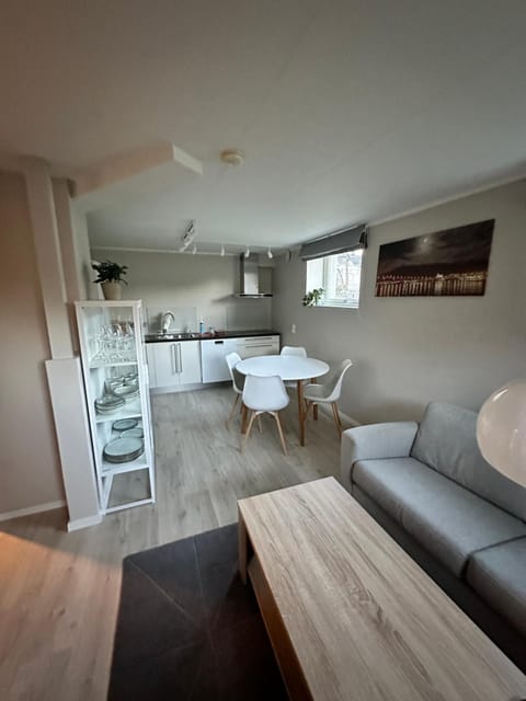 Seating area, Dining area, kitchen