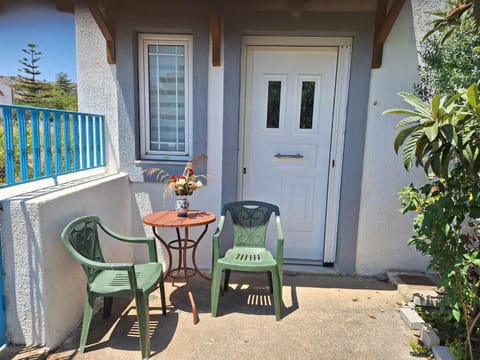 Property building, Patio, Day, View (from property/room), Balcony/Terrace, Dining area, Inner courtyard view