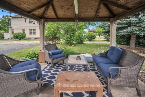 Serene & Charming 5BR Des Plaines Getaway home House in Des Plaines