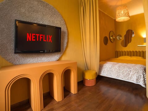 Bed, TV and multimedia
