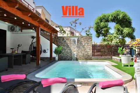 Day, Natural landscape, Pool view, Swimming pool, sunbed