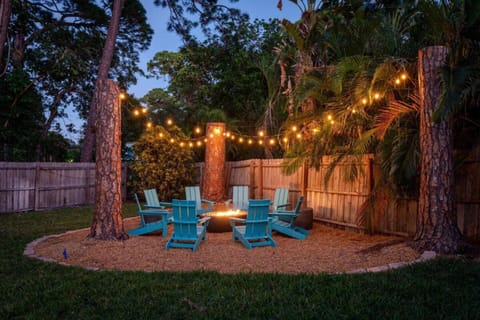 Tropical Oasis, 5 Mins to Beach House in Indian Shores