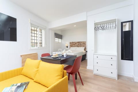 Bed, TV and multimedia, Living room, Dining area, Bedroom, wardrobe