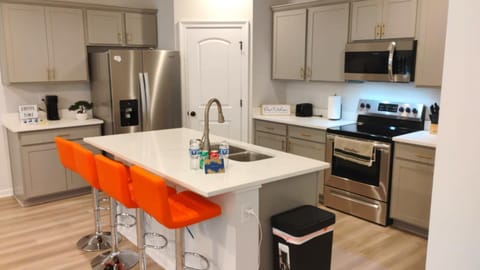 Kitchen or kitchenette, Dining area, dishwasher, oven, stove