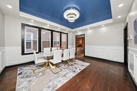 Gorgeous 5 BR Gem with Games House in Chicago