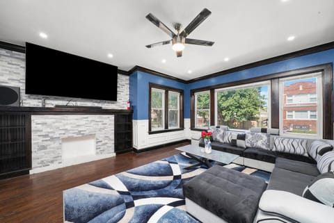 Gorgeous 5 BR Gem with Games House in Chicago