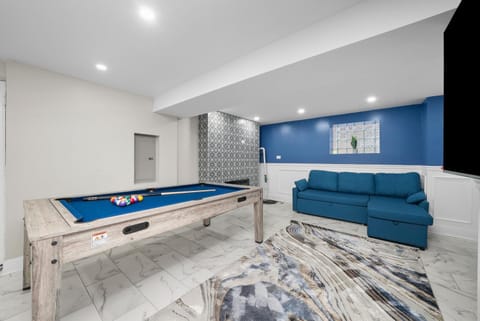 Gorgeous 5 BR Gem with Games House in Chicago