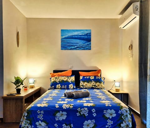 Bed, Photo of the whole room, Bedroom, air conditioner