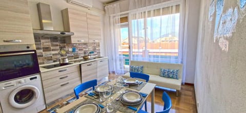 Kitchen or kitchenette, Living room, Seating area, Dining area, dishwasher, stove, washing machine