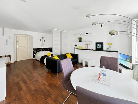 Bed, View (from property/room), Dining area