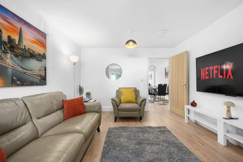 Chique Luxurious Modern Home House in England