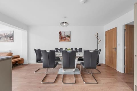 Chique Luxurious Modern Home House in England