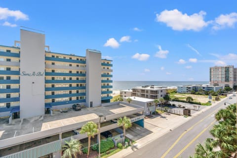 Malibu Pointe 401 Second row ocean view-Crescent Beach Section House in Crescent Beach