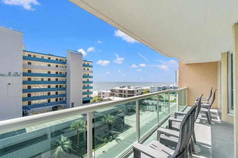 Malibu Pointe 401 Second row ocean view-Crescent Beach Section House in Crescent Beach