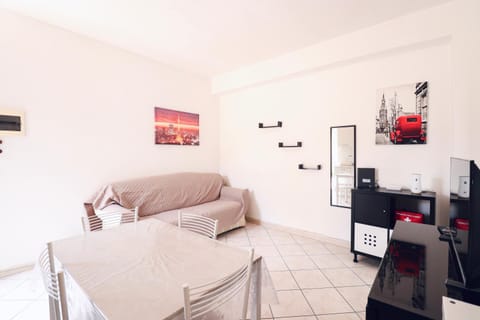 TV and multimedia, Living room, Photo of the whole room, Seating area