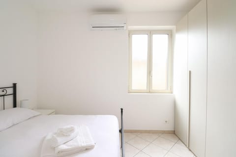 Bed, Photo of the whole room, Bedroom, wardrobe, air conditioner