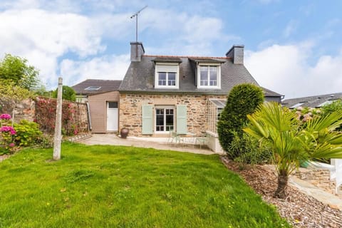 Charmante Maison sur le port Loguivy de la Mer Bed and Breakfast in Brittany