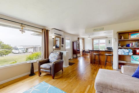 Ocean Breeze Retreat House in Yachats