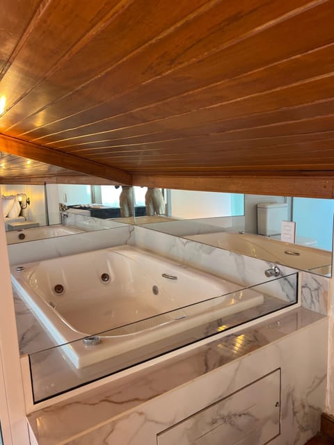 Hot Tub, Bath