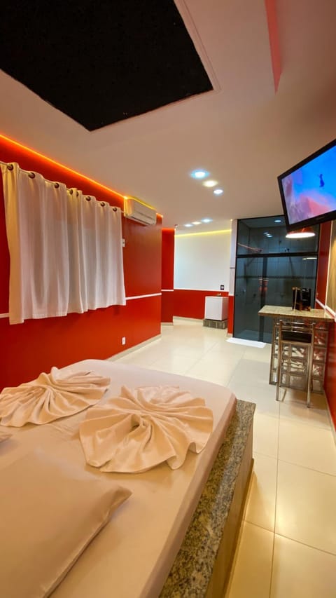 Bed, TV and multimedia, Photo of the whole room, Dining area, Bedroom