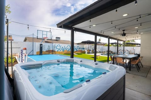 Sportscourt Hot Tub & Pool Game Room Cornhole BBQ House in Glendale
