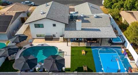 Sportscourt Hot Tub & Pool Game Room Cornhole BBQ House in Glendale