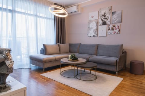 Waterfront Sun Apartment in Belgrade