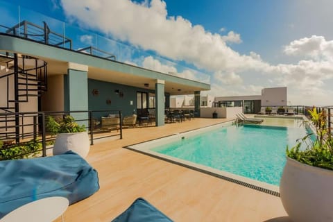 Property building, Day, Pool view, Swimming pool, Swimming pool, sunbed
