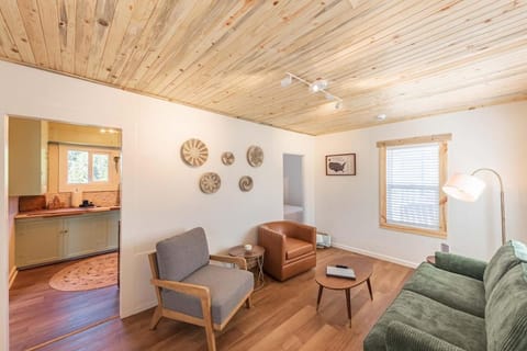 #StayinMyDistrict Brussels Bungalow House in Coos Bay