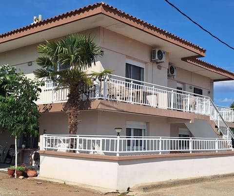 Property building, Day