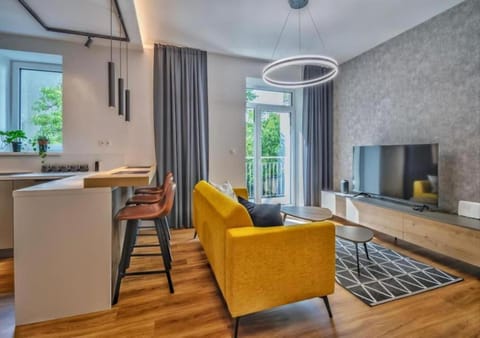 TV and multimedia, Kitchen or kitchenette, Living room