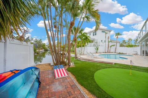 Minigolf, Swimming pool