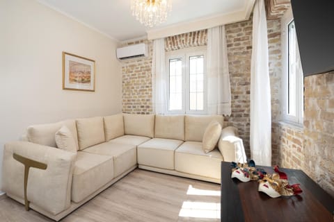 TV and multimedia, Living room, air conditioner