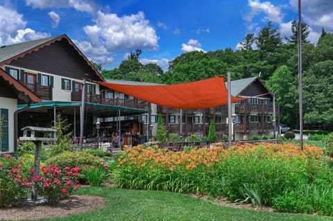 Property building, Restaurant/places to eat, Lounge or bar