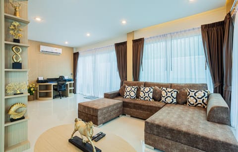 TV and multimedia, Seating area