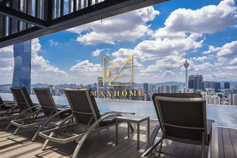 View (from property/room), City view, Swimming pool