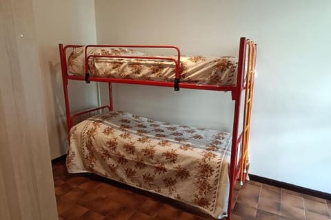 Bed, Photo of the whole room, Bedroom, bunk bed
