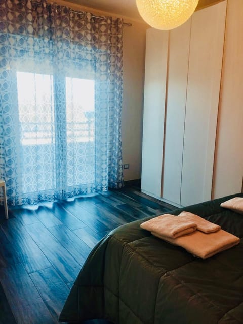 Bed, Photo of the whole room, towels