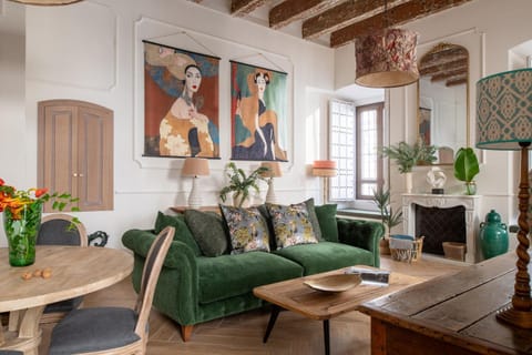 Living room, Decorative detail, Seating area