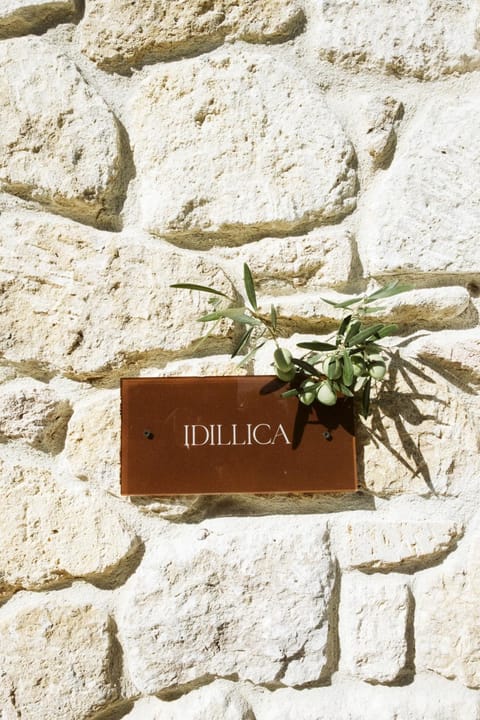 Day, Property logo or sign