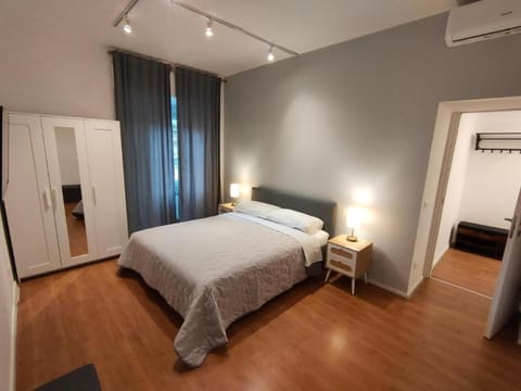 Bed, Photo of the whole room, Bedroom, air conditioner