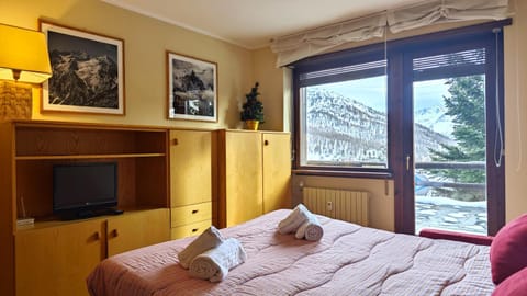 Hostdomus - Little Garden Apartment in Sestriere