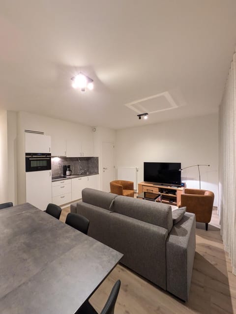 TV and multimedia, Kitchen or kitchenette, Living room, Dining area